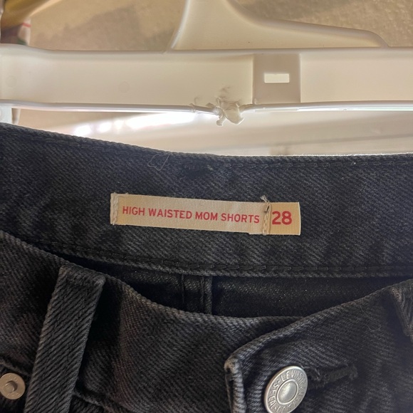 Levi’s high waisted mom shorts - Picture 2 of 3